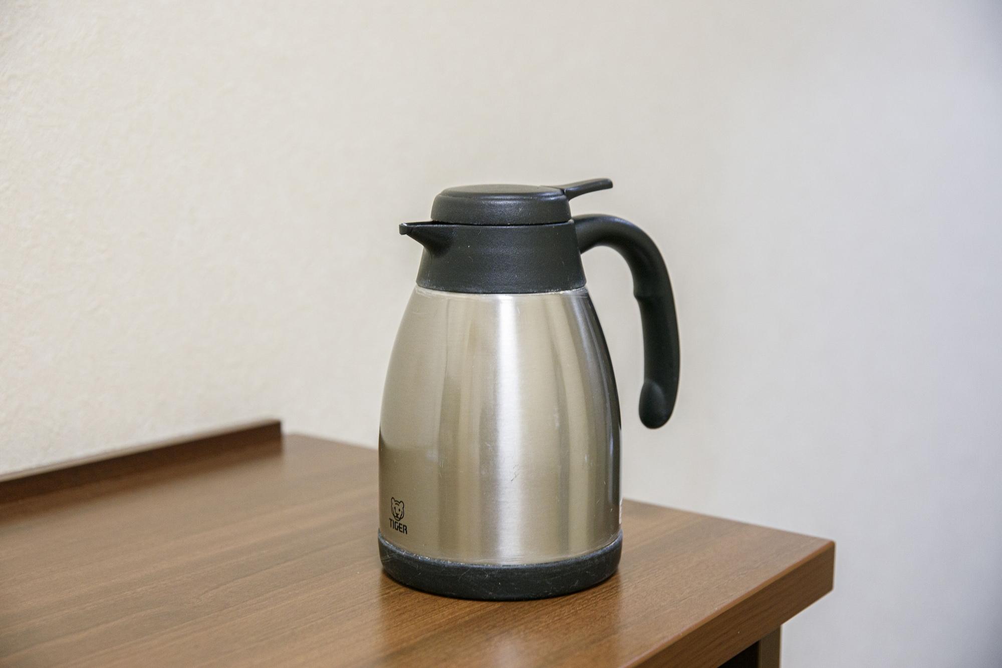 Buy Wholesale China Insulated Coffee Pot With Double Wall Stainless Steel  Coffee Carafe Vacuum Kettle & Stainless Steel Thermal Coffee Carafe Water  Kettle at USD 8.6